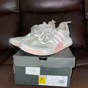 WHITE ADIDAS SHOES 7.5